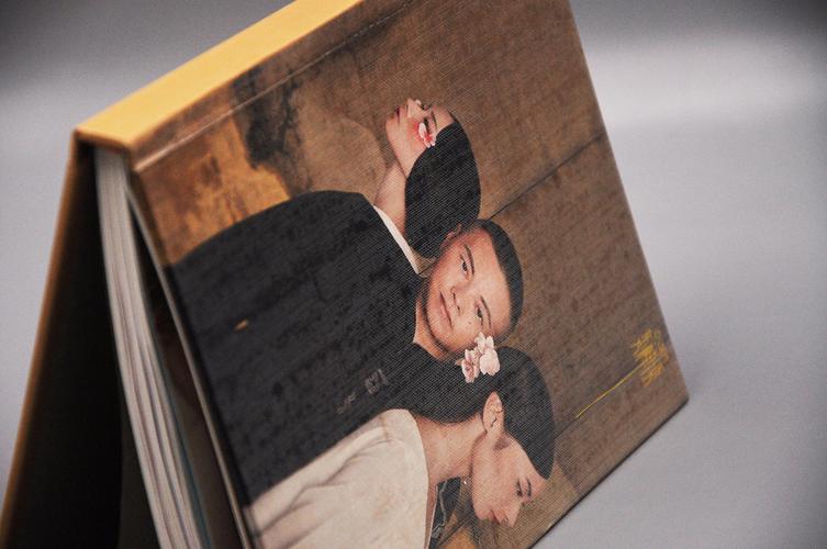 livro 定制印刷 从书刊到纹绣宣传画册，一站式解决方案